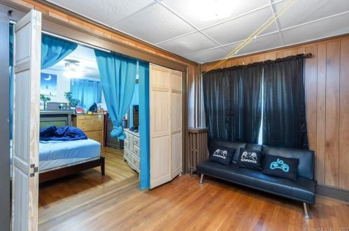 29 Prospect St, Enfield CT 06082-3443 exterior