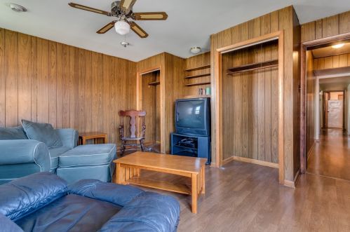 5735 Monitor Ave, Chicago IL 60638-3621 exterior