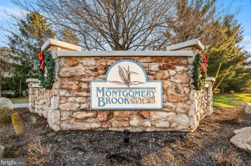 2207 Foxmeadow Dr, Limerick PA 19468-1572 exterior