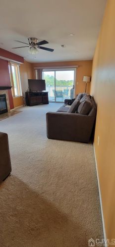 702 Jesse Way, Piscataway NJ  08854-6411 exterior