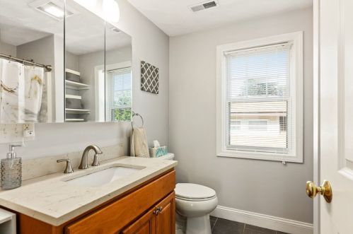 9 Glendale Ave, Peabody MA 01960-6550 exterior