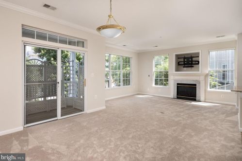 13104 Marcey Crk Rd, Herndon VA 20171-4800 exterior