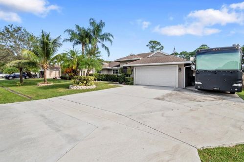 3851 Ramspeck St, Fort Pierce FL  34953-5381 exterior