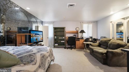 1078 Corn Crib Dr, Huntingdon Valley PA 19006-3306 exterior