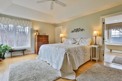 8 Oakmont Dr, Concord NH 03301-6916 exterior