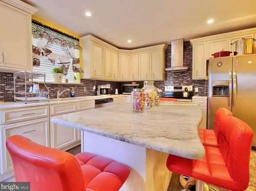 30 6 St, Chester PA 19013-3706 exterior