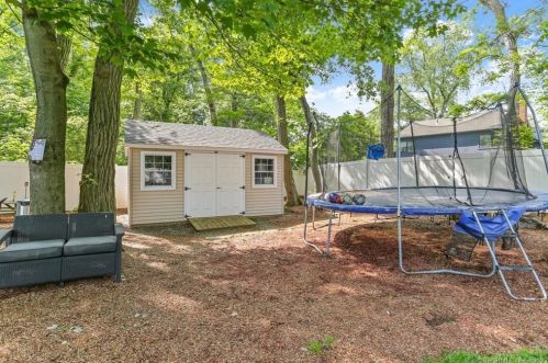 106 Harvest Ln, Milford CT 06461-1705 exterior