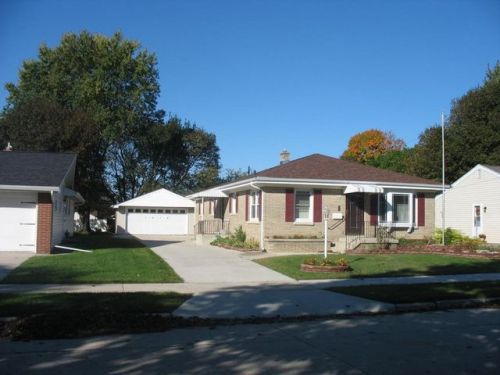 1614 17th St, Manitowoc, WI 54220-6128