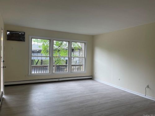 5 Gerald Dr, Poughkeepsie NY  12601-2904 exterior