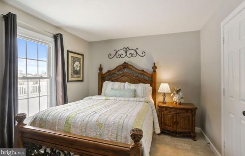 19840 Meredith Dr, Rockville MD 20855-2426 exterior