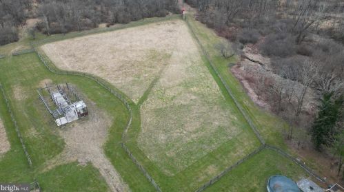 1385 County Line Rd, Quakertown PA  18951-2074 exterior