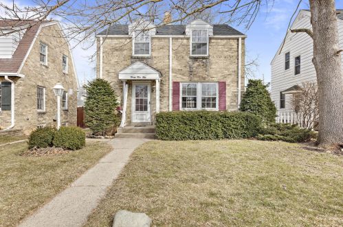 2350 56th St, Milwaukee, WI 53219-2212