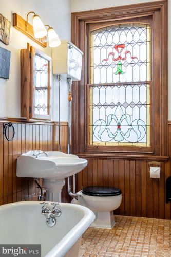 526 Girard Ave, Philadelphia PA 19130-1617 exterior