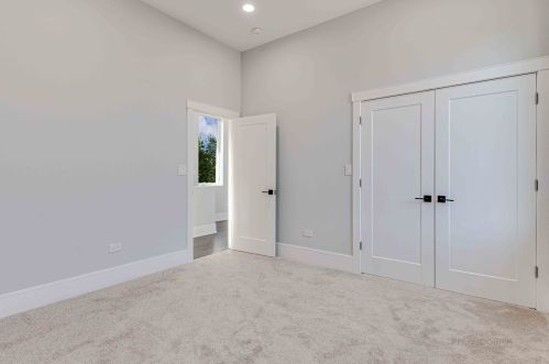 5307 Mcvicker Ave, Chicago IL 60630-1922 exterior