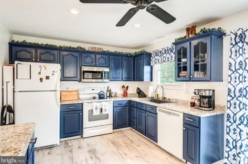 20 Colonial Ct, Littlestown PA 17340-1528 exterior