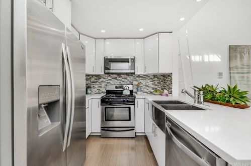 5356 Driftwood St, Oxnard CA 93035-1032 exterior