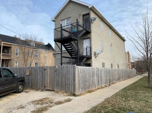 1456 Avers Ave, Chicago IL 60618-1902 exterior