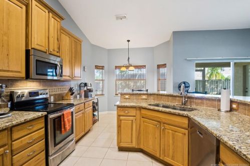 780 Jordan Ter, Fort Pierce FL  34983-1272 exterior