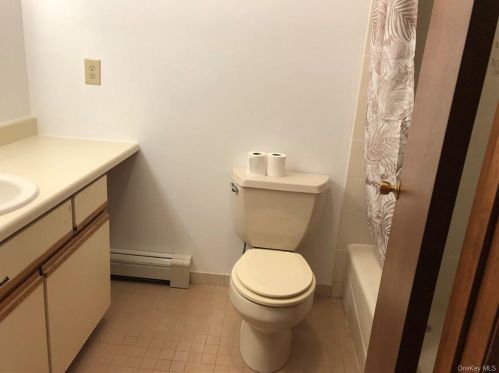 10 Farm Mdw Ln, Montgomery NY 12549-2100 exterior