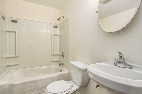 2424 Wood St, Meskegon MI 49444-1647 exterior