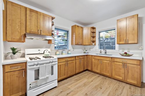 1581 Miller St, Honolulu HI  96813-6117 exterior