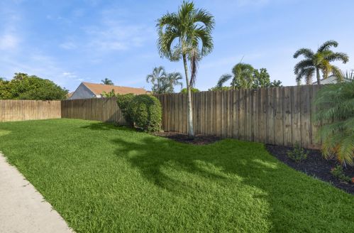 5645 Descartes Cir, Boynton Beach FL 33472-2425 exterior