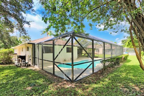 5709 Eagle Dr, Fort Pierce FL 34951-2322 exterior