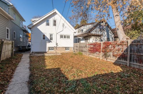 5364 39th St, Milwaukee, WI 53209-4610