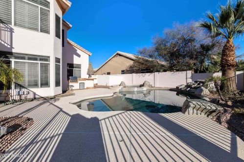 2737 Amberwood Dr, Phoenix AZ 85045-4208 exterior