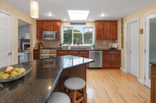 105 Cedar St, Livingston NJ 07039-4205 exterior