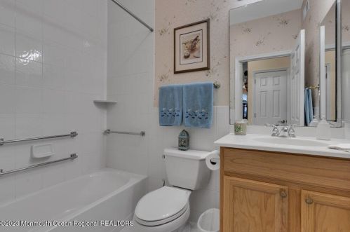 5 Barcelona Ct, Lakehurst NJ  08759-6060 exterior