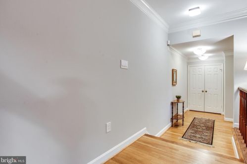 7308 Aynsley Ln, Mc Lean VA 22102-2931 exterior