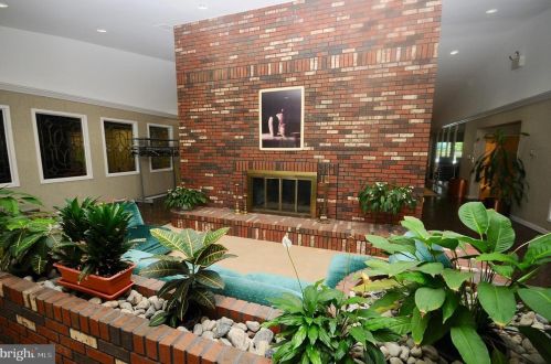 5 Meadowwood Ct, Columbus NJ 08022-1026 exterior