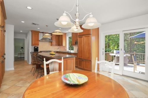 67 Ritch Dr, Ridgefield CT 06877-2815 exterior