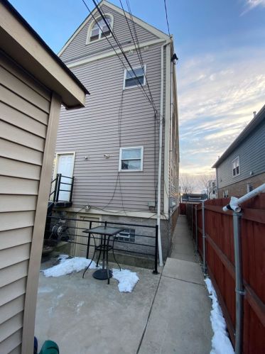 646 44 St, Chicago IL 60609-3442 exterior