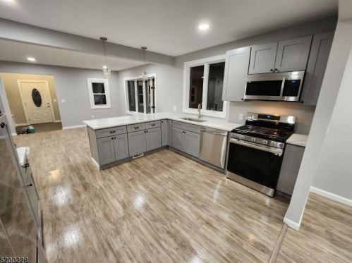 17 Grandview Ln, West Milford Lakes NJ  07480-1424 exterior