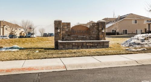 7381 Brittany Town Dr, Taylorsville UT 84084-4609 exterior