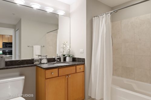 200 Jefferson St, Chicago IL 60661-5603 exterior