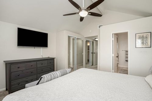 10784 Esmeraldas Dr, San Diego CA  92124-2010 exterior