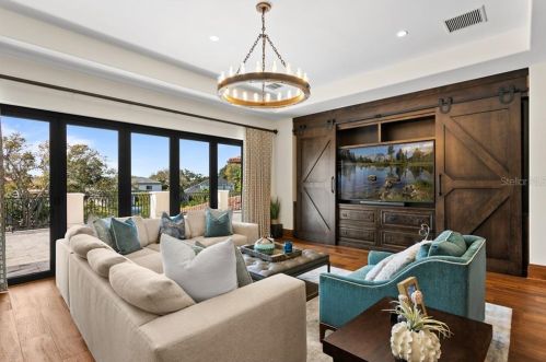 2621 Dundee St, Tampa FL  33629-7516 exterior