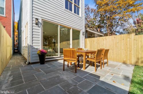 17 9th St, Washington DC  20003-1333 exterior