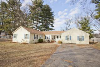 90 Parkerview St, Springfield, MA 01129-1330