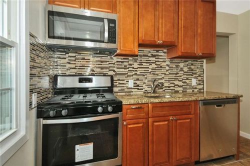 5 Livingston Ave, Avenel, NJ 07001-1416