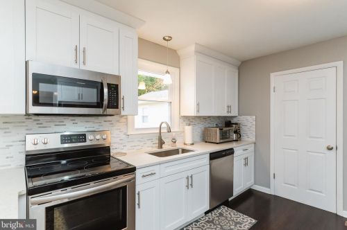 33 Vly Vw Dr, Hanover PA 17331-8307 exterior