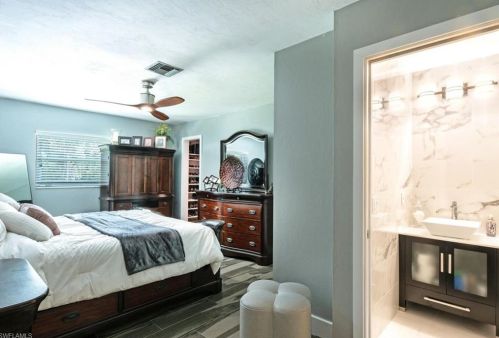 3521 8 Ave, Naples FL 34102-6803 exterior