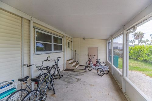 8 Henderson Dr, Naples, FL 34114-8205