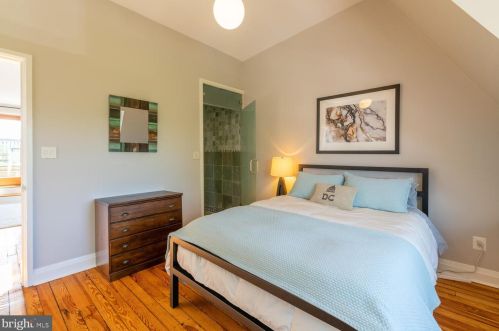 1245 Independence Ave, Washington DC 20003-2302 exterior