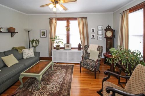 135 Gibbs Ave, Middletown RI 02840-2258 exterior