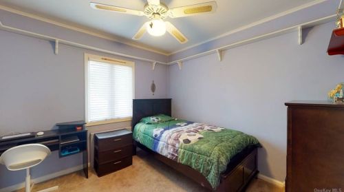 2 Ruby Ln, Huntington Station NY 11746-4518 exterior