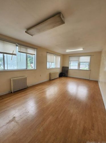 715 Burnside Ave, Hartford CT 06108-2693 exterior